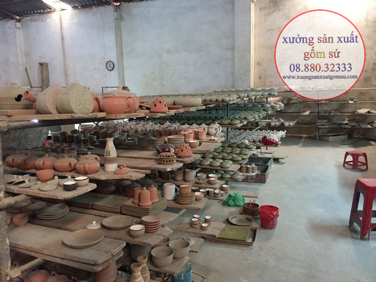 sản xuất ấm chén Bát Tràng in logo xuong-san-xuat-binh-hoa-lo-hoa-theo-yeu-cau
