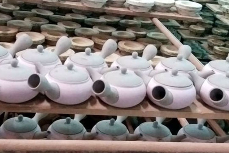 cong-ty-san-xuat-gom-su-theo-don-dat-hang-tai-da-nang